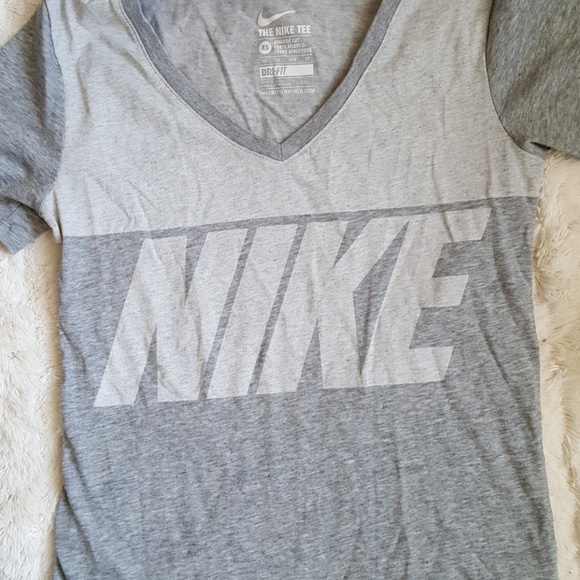 Gray Nike t-shirt extra small - Picture 2 of 3